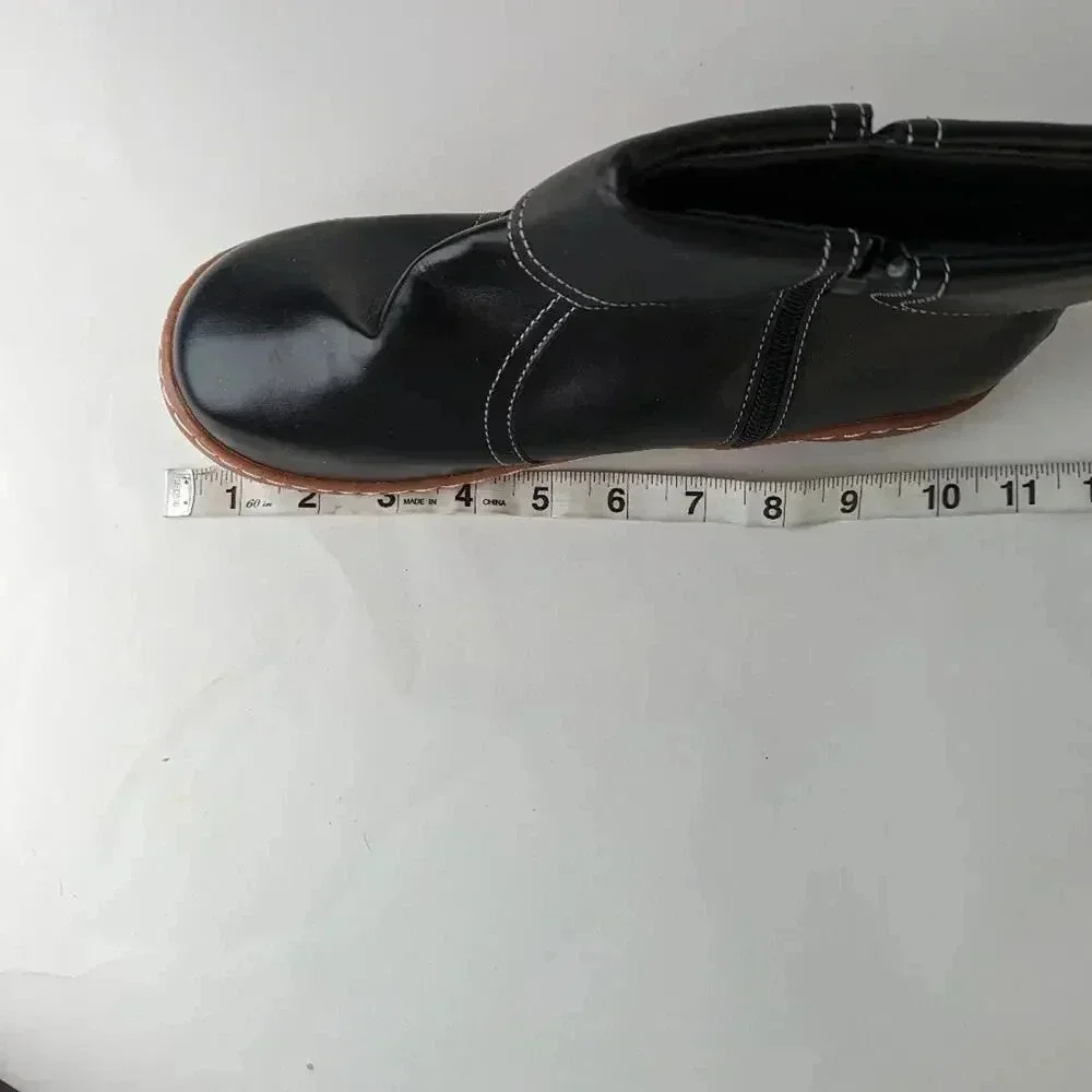 NWOT Stitch Side Ankle Boots 9